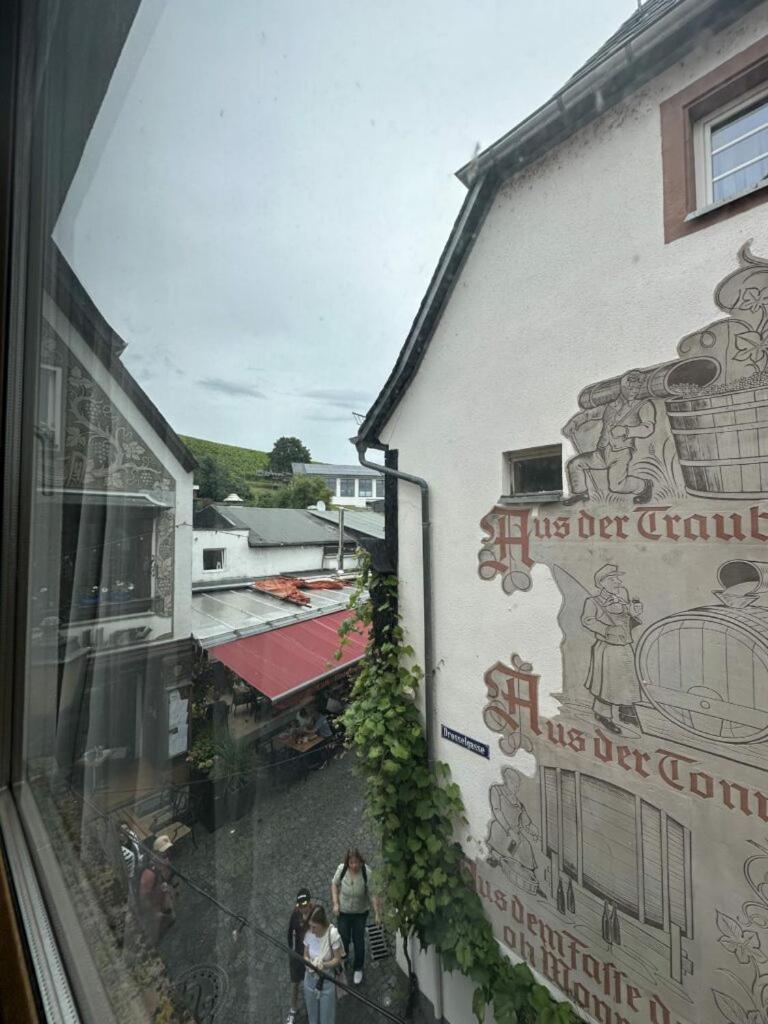 Апартаменты Weinhaus Drosseleck Рюдесхайм-на-Рейне Экстерьер фото